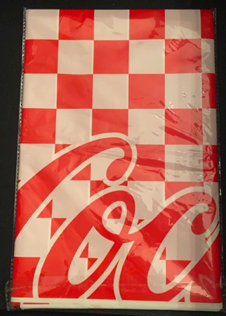 8817-1 € 4,00 coca cola plastic tafelkleed